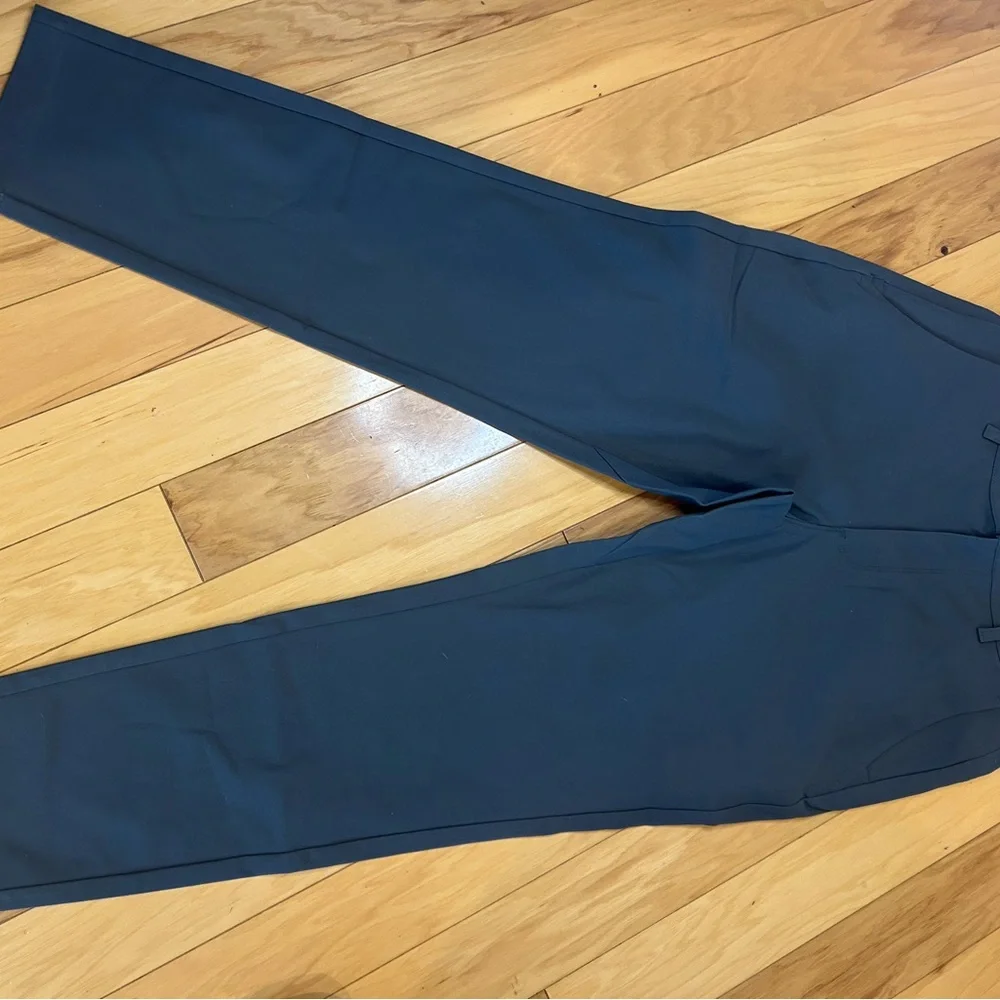 NWT Fabletics The Don Men's 5-Pocket Trouser Pants in Onyx (Gray)
